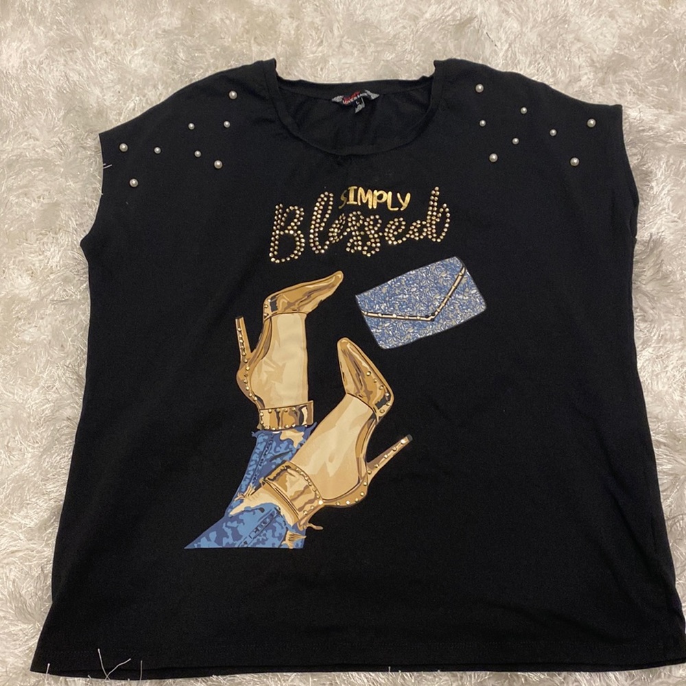 Cute top/tee with pearl beads (fairly new)